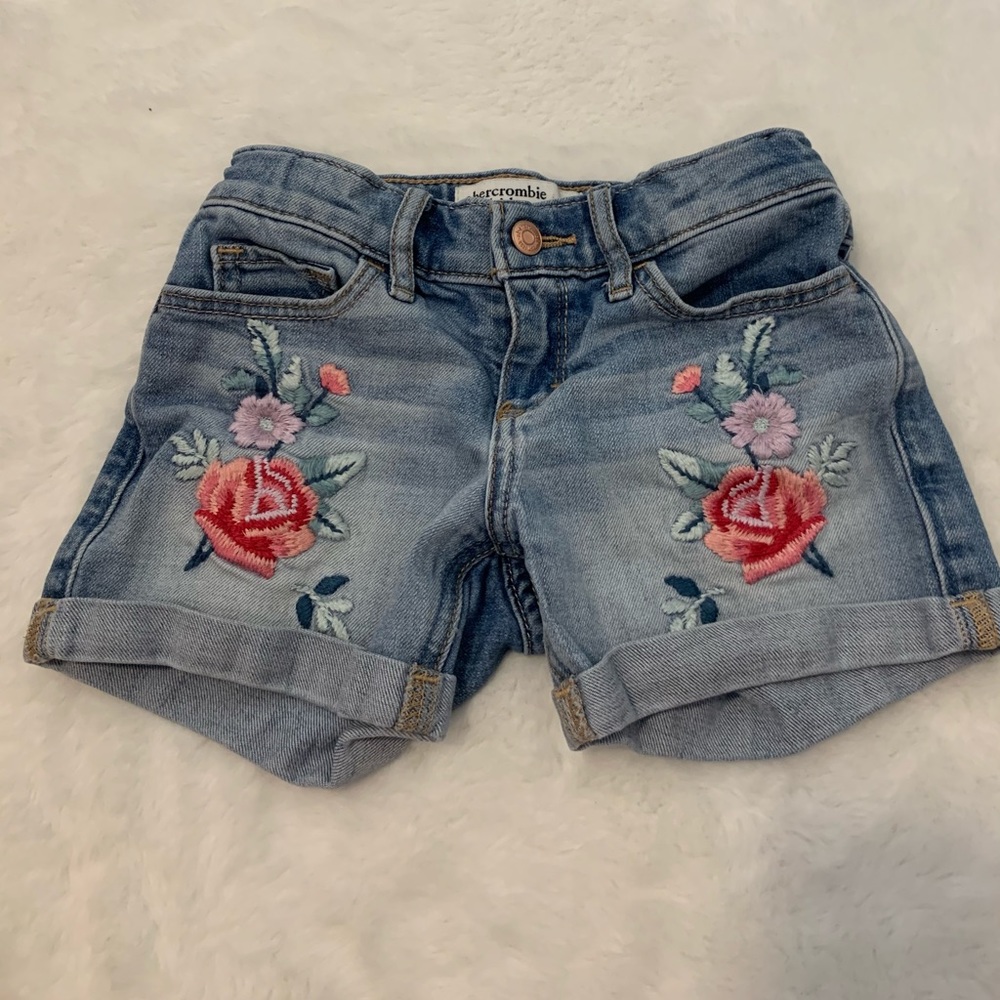 Abercrombie kids Floral embroidered shorts 5/6